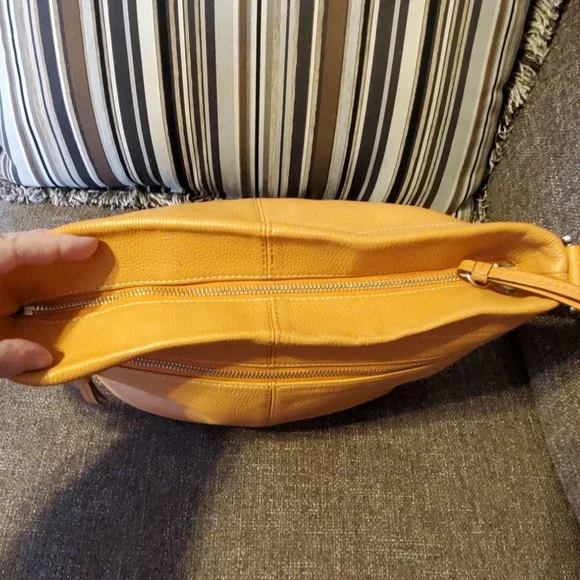 EUC Coach Pebble Leather Shoulder Bag - Rare - Picture 12 of 15